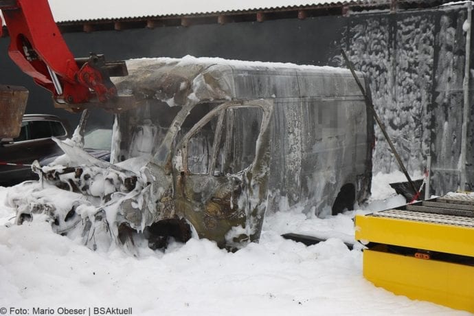 Brand Unfallfahrzeug in Offingen 17062020 12
