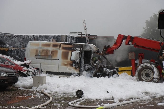 Brand Unfallfahrzeug in Offingen 17062020 3
