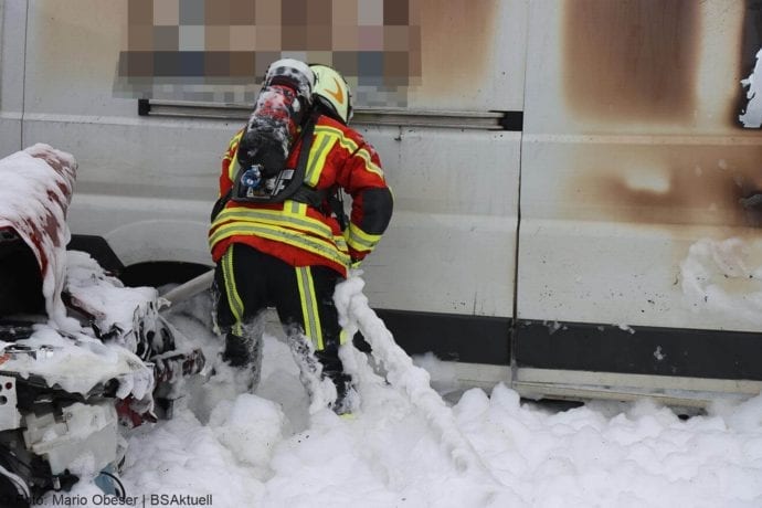 Brand Unfallfahrzeug in Offingen 17062020 7