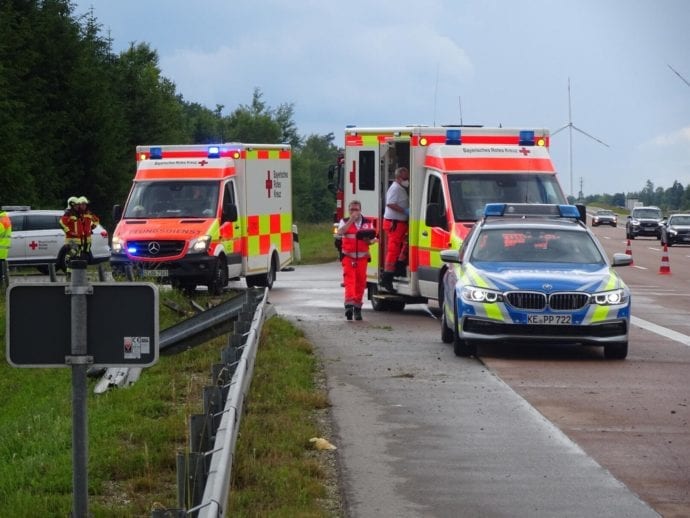 Jettingen-Scheppach Pkw A8 ueberschlagen 2