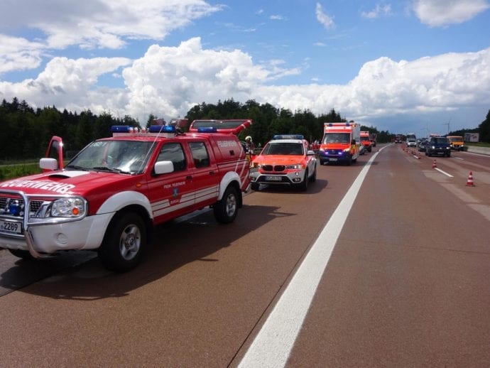 Jettingen-Scheppach Pkw A8 ueberschlagen 8