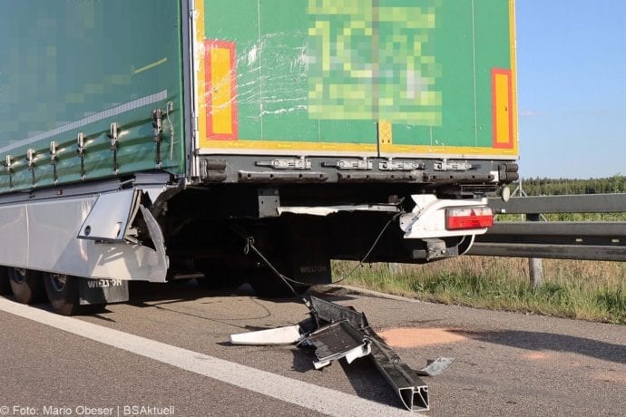 Unfall A8 Burgau-Zusmarshausen Transporter auf Lkw 02062020 17