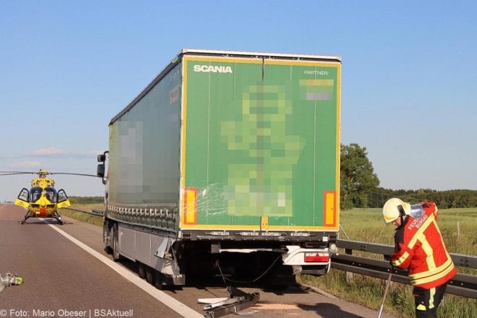 Unfall A8 Burgau-Zusmarshausen Transporter auf Lkw 02062020 19