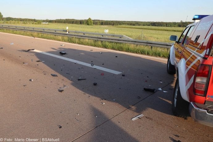 Unfall A8 Burgau-Zusmarshausen Transporter auf Lkw 02062020 2