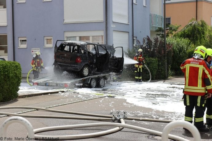 Burgau PKW-Brand auf Anhaenger 11072020 1