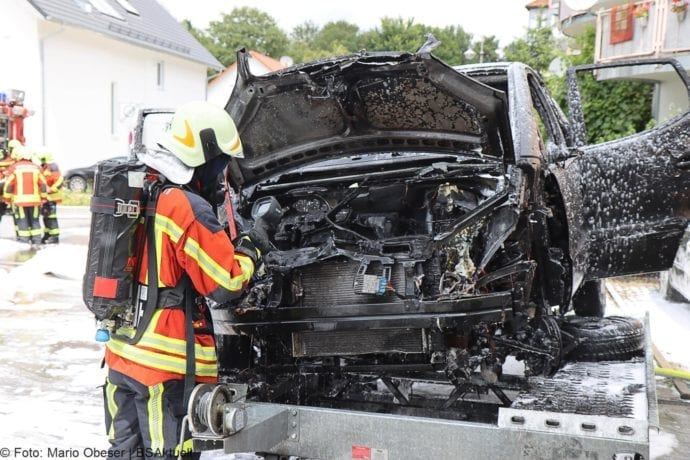 Burgau PKW-Brand auf Anhaenger 11072020 12
