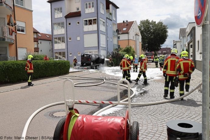 Burgau PKW-Brand auf Anhaenger 11072020 5