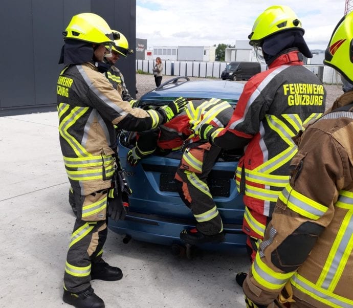 Feuerwehr Guenzburg – teschnische Rettung aus Pkw 1