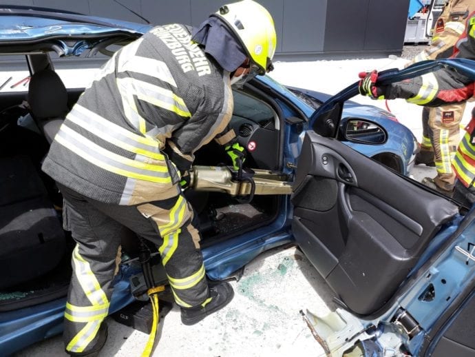 Feuerwehr Guenzburg – teschnische Rettung aus Pkw 2