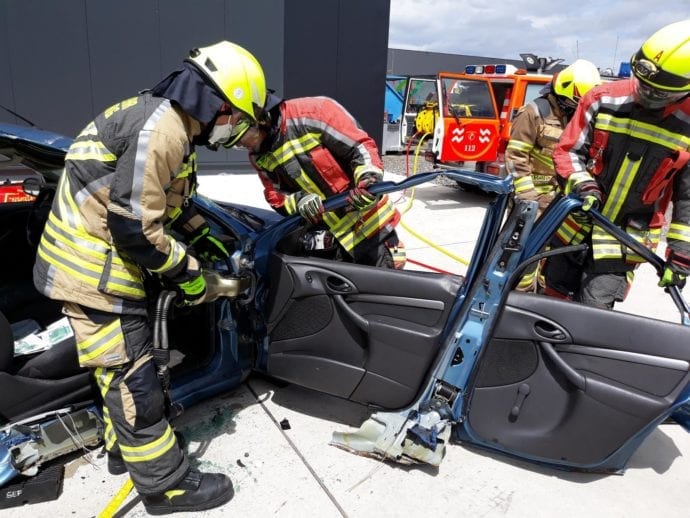 Feuerwehr Guenzburg – teschnische Rettung aus Pkw 3