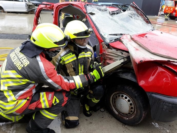 Feuerwehr Guenzburg – teschnische Rettung aus Pkw 4