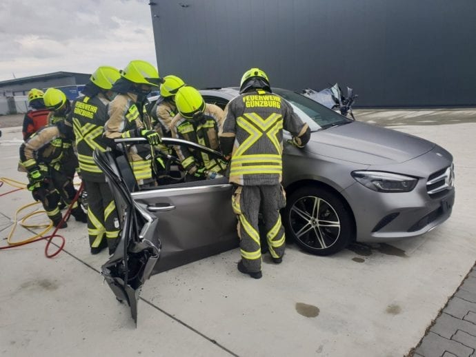 Feuerwehr Guenzburg – teschnische Rettung aus Pkw 6
