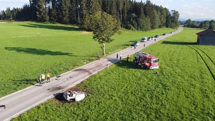 Pkw gegen Baum Aitrang Person verbrennt