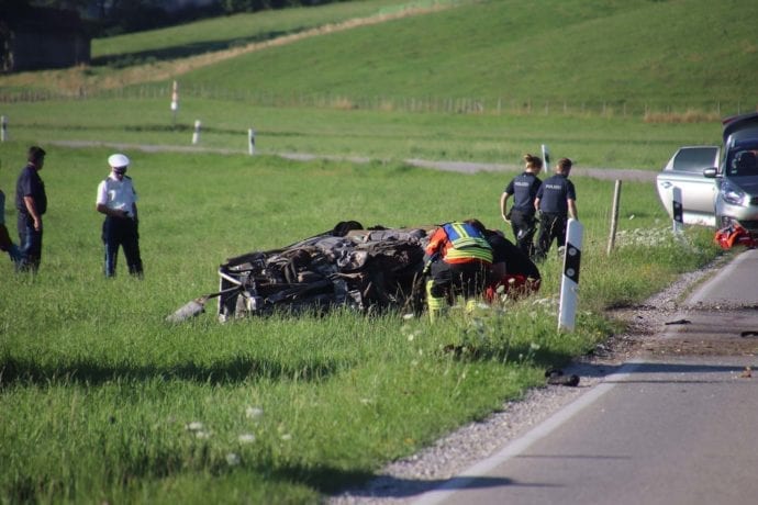 Pkw gegen Baum Aitrang Person verbrennt 29072020 2