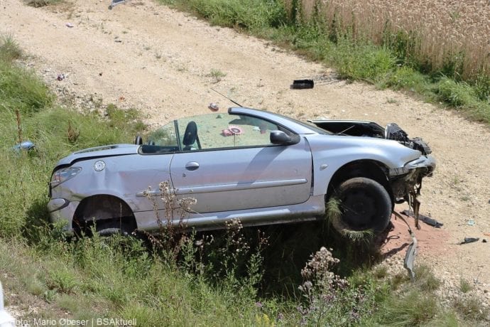 Unfall Cabrio zw Leinheim und Kreisverkehr Limbach 27072020 11