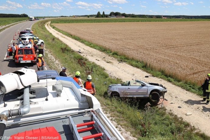 Unfall Cabrio zw Leinheim und Kreisverkehr Limbach 27072020 12