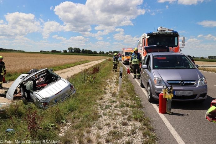 Unfall Cabrio zw Leinheim und Kreisverkehr Limbach 27072020 2