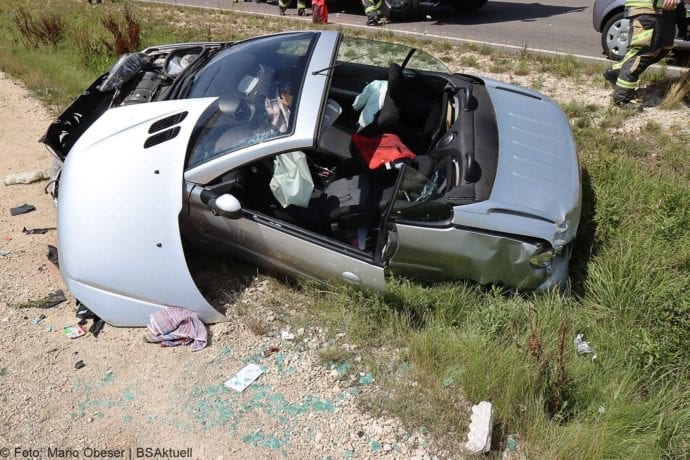 Unfall Cabrio zw Leinheim und Kreisverkehr Limbach 27072020 9