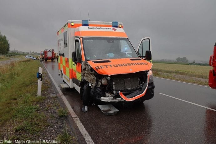 Unfall ST2025 Jettingen-Scheppach Roefingen Rettungswagen 16072020 1