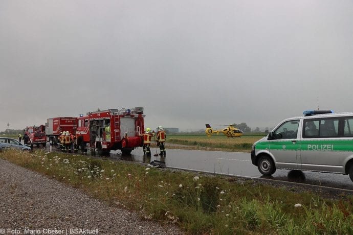 Unfall ST2025 Jettingen-Scheppach Roefingen Rettungswagen 16072020 11
