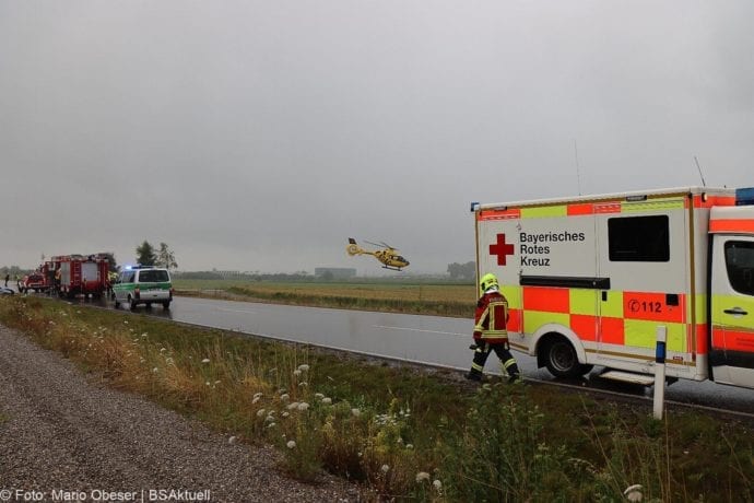 Unfall ST2025 Jettingen-Scheppach Roefingen Rettungswagen 16072020 12