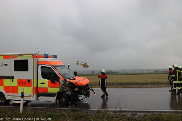 Unfall ST2025 Jettingen-Scheppach Roefingen Rettungswagen 16072020 13