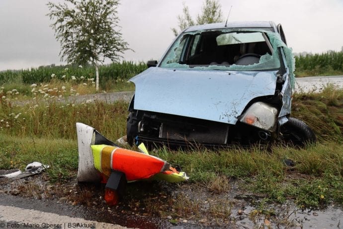 Unfall ST2025 Jettingen-Scheppach Roefingen Rettungswagen 16072020 16