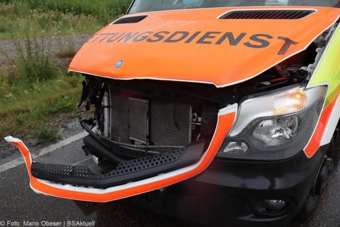Unfall ST2025 Jettingen-Scheppach Roefingen Rettungswagen 16072020 17