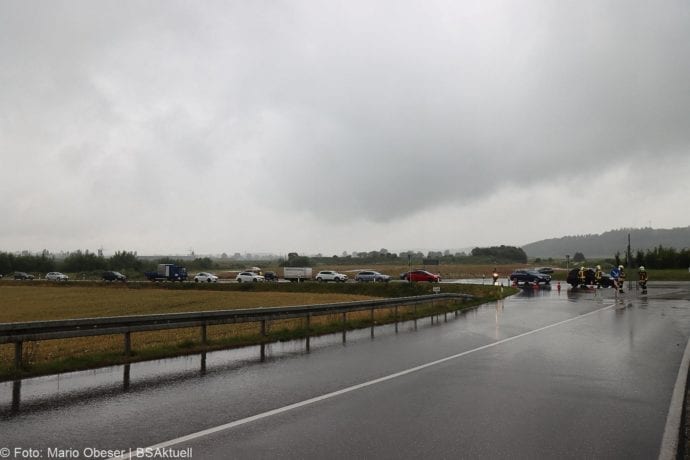Unfall ST2025 Jettingen-Scheppach Roefingen Rettungswagen 16072020 18