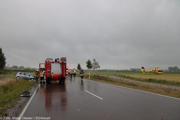 Unfall ST2025 Jettingen-Scheppach Roefingen Rettungswagen 16072020 4