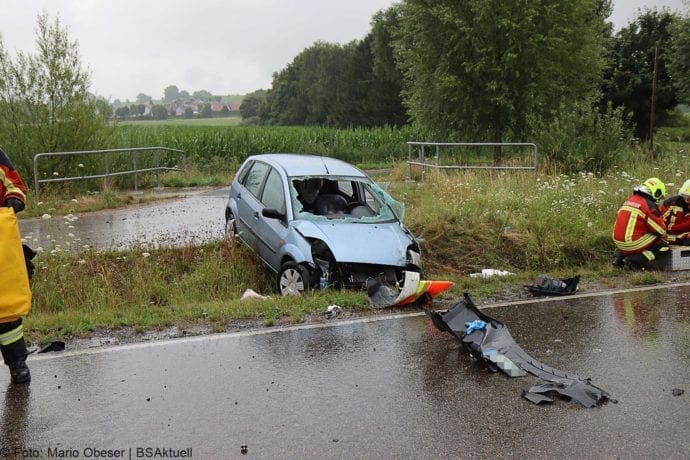 Unfall ST2025 Jettingen-Scheppach Roefingen Rettungswagen 16072020 5