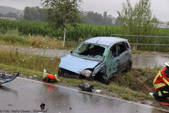 Unfall ST2025 Jettingen-Scheppach Roefingen Rettungswagen 16072020 6