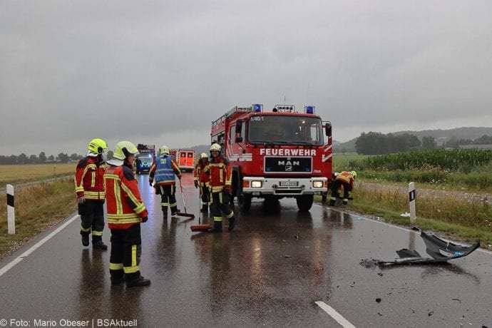 Unfall ST2025 Jettingen-Scheppach Roefingen Rettungswagen 16072020 7