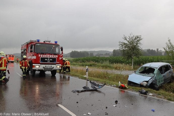 Unfall ST2025 Jettingen-Scheppach Roefingen Rettungswagen 16072020 8