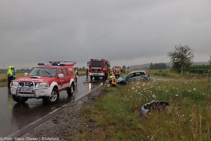 Unfall ST2025 Jettingen-Scheppach Roefingen Rettungswagen 16072020 9