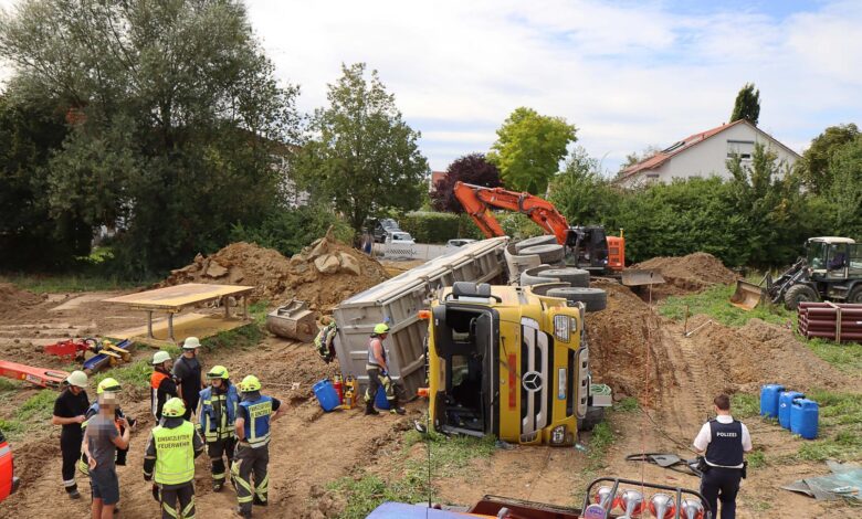 Unfall Baustelle Guenzburg Lkw gekippt 25082020 7
