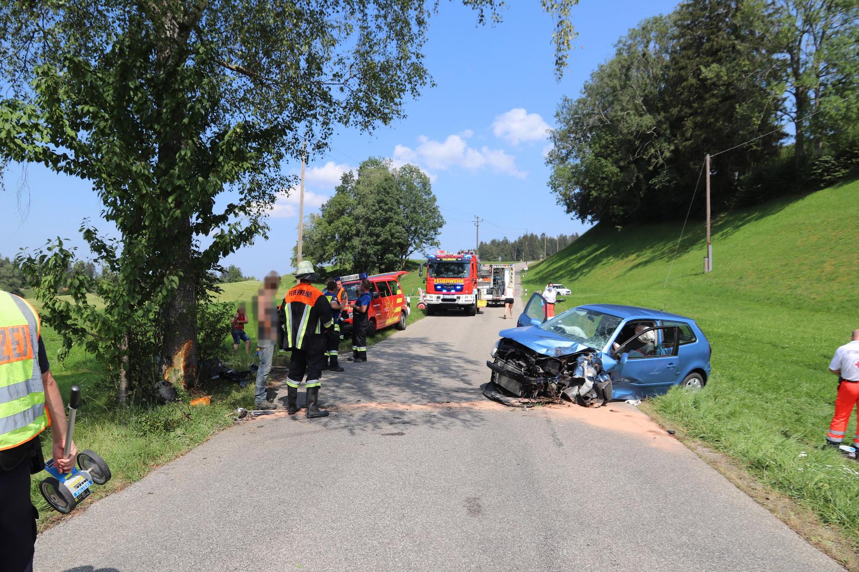 Unfall Ottacker Woelfis Pkw Baum 12082020 6