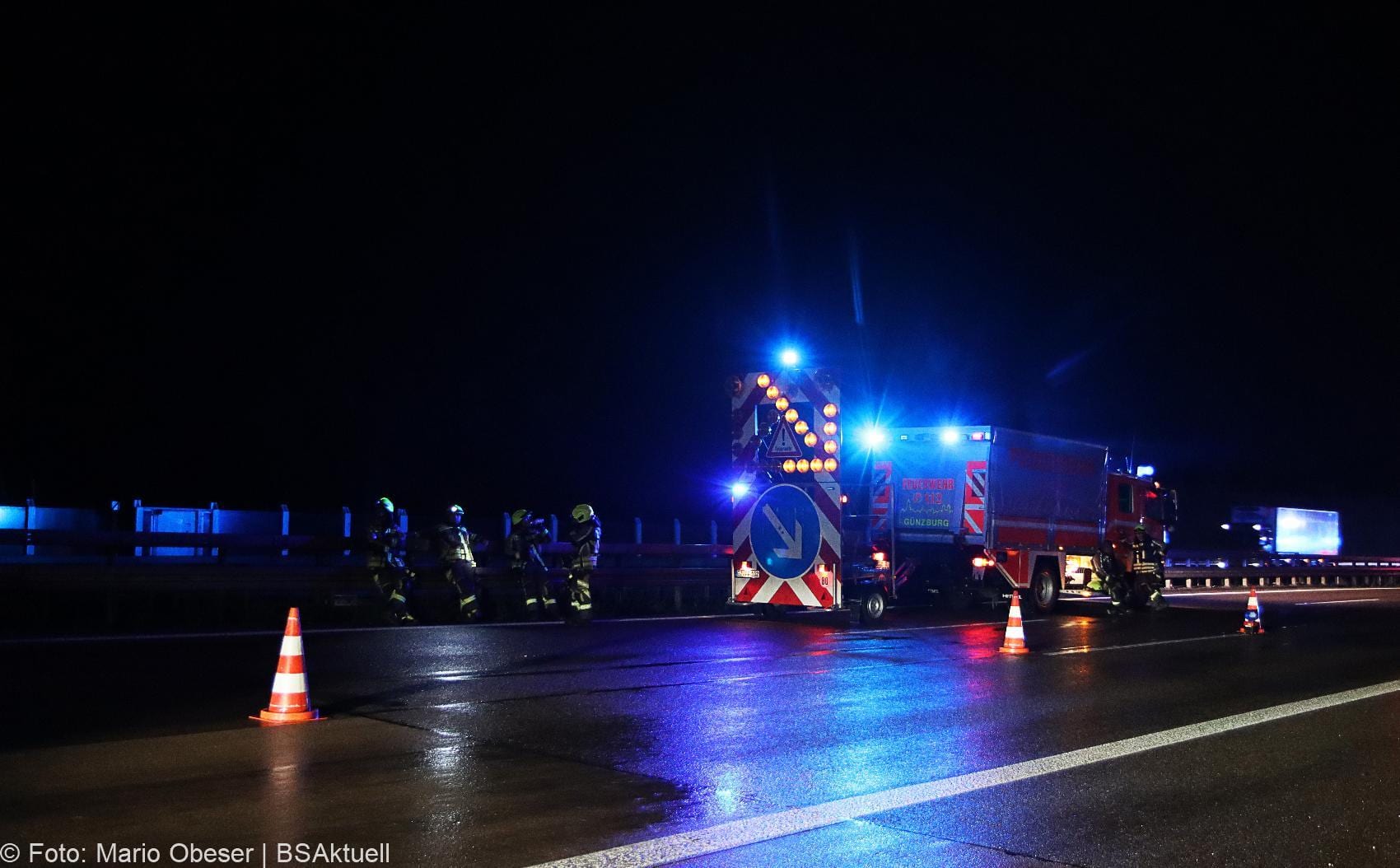 Unfall A8 Guenzburg Burgau Kleinbus Autotransporter 01092020 1