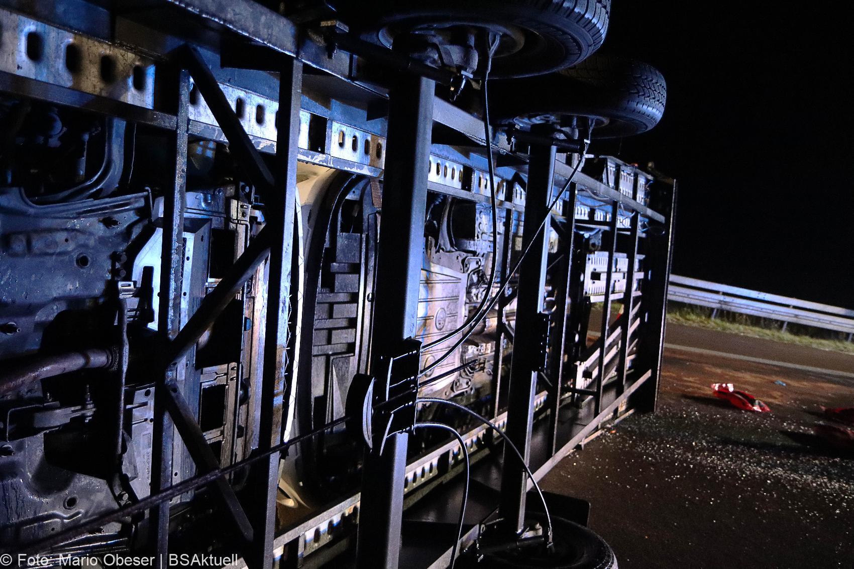 Unfall A8 Guenzburg Burgau Kleinbus Autotransporter 01092020 15