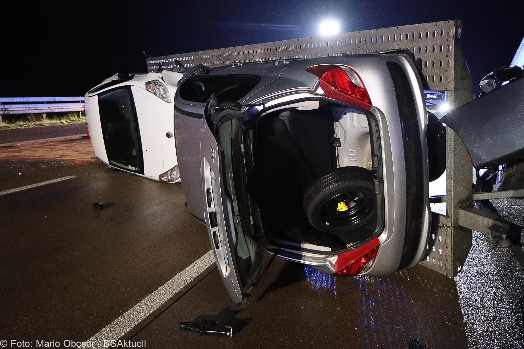 Unfall A8 Guenzburg Burgau Kleinbus Autotransporter 01092020 18