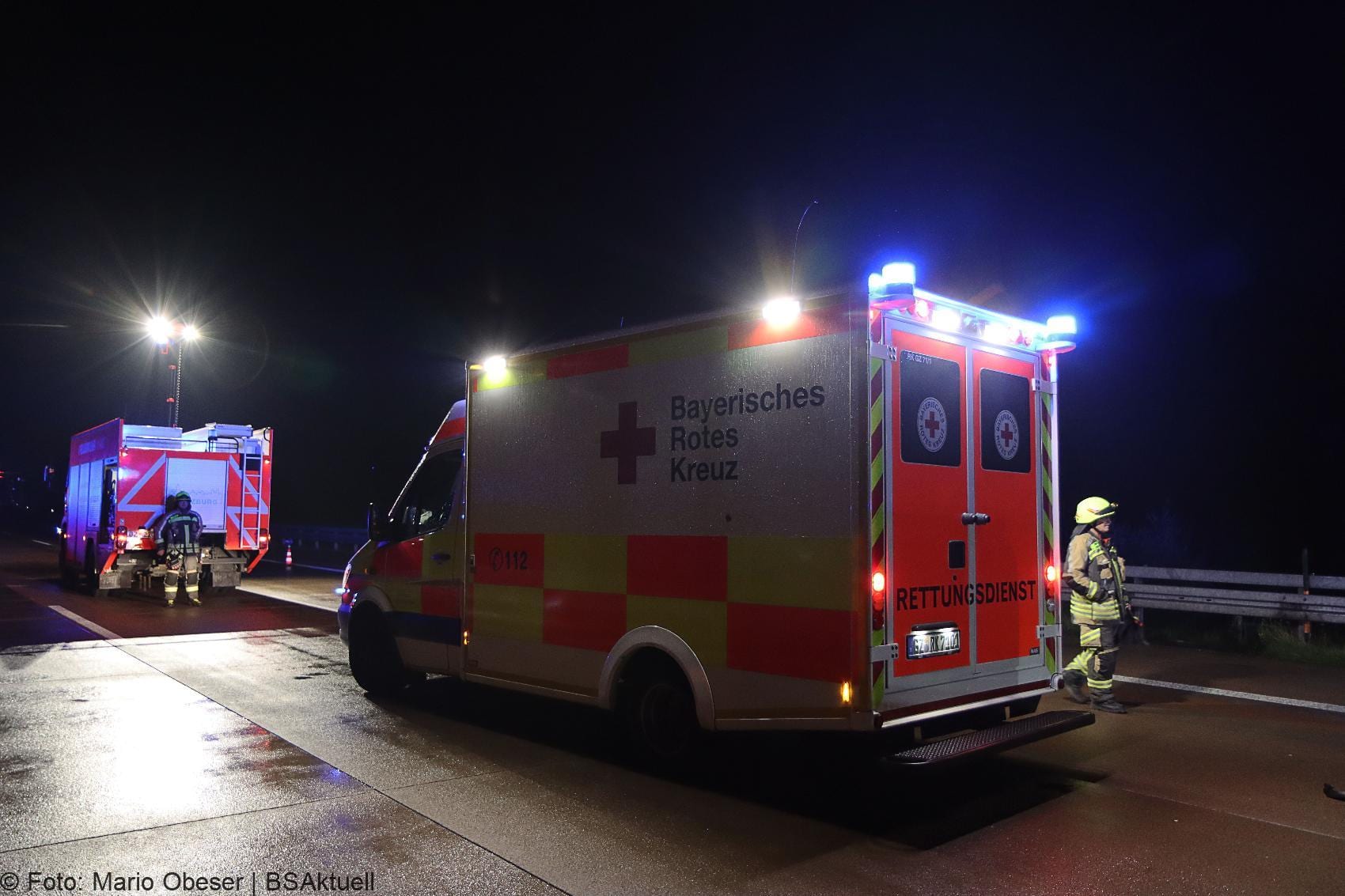 Unfall A8 Guenzburg Burgau Kleinbus Autotransporter 01092020 3