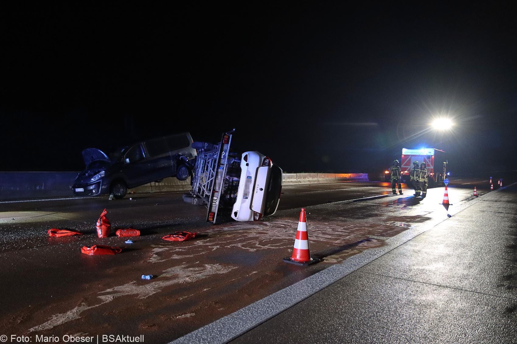 Unfall A8 Guenzburg Burgau Kleinbus Autotransporter 01092020 9