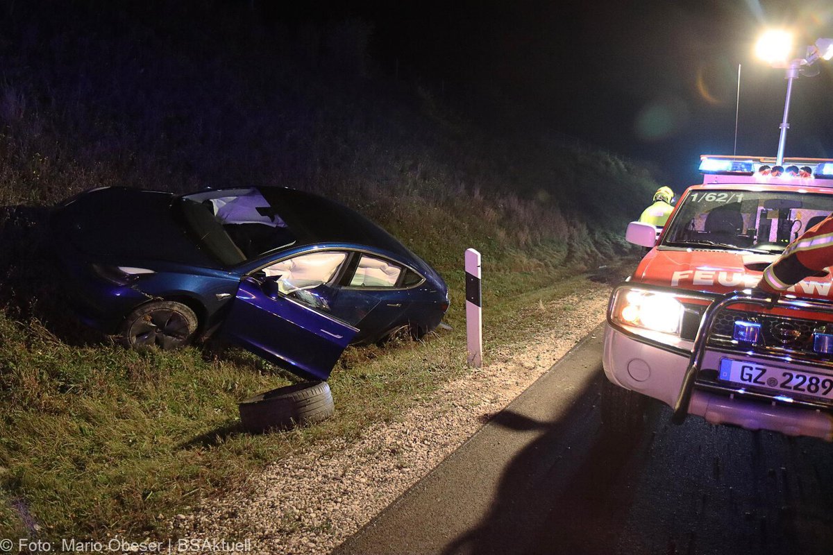 Unfall A8 Burgau – Guenzburg 15102020 Tesla 1