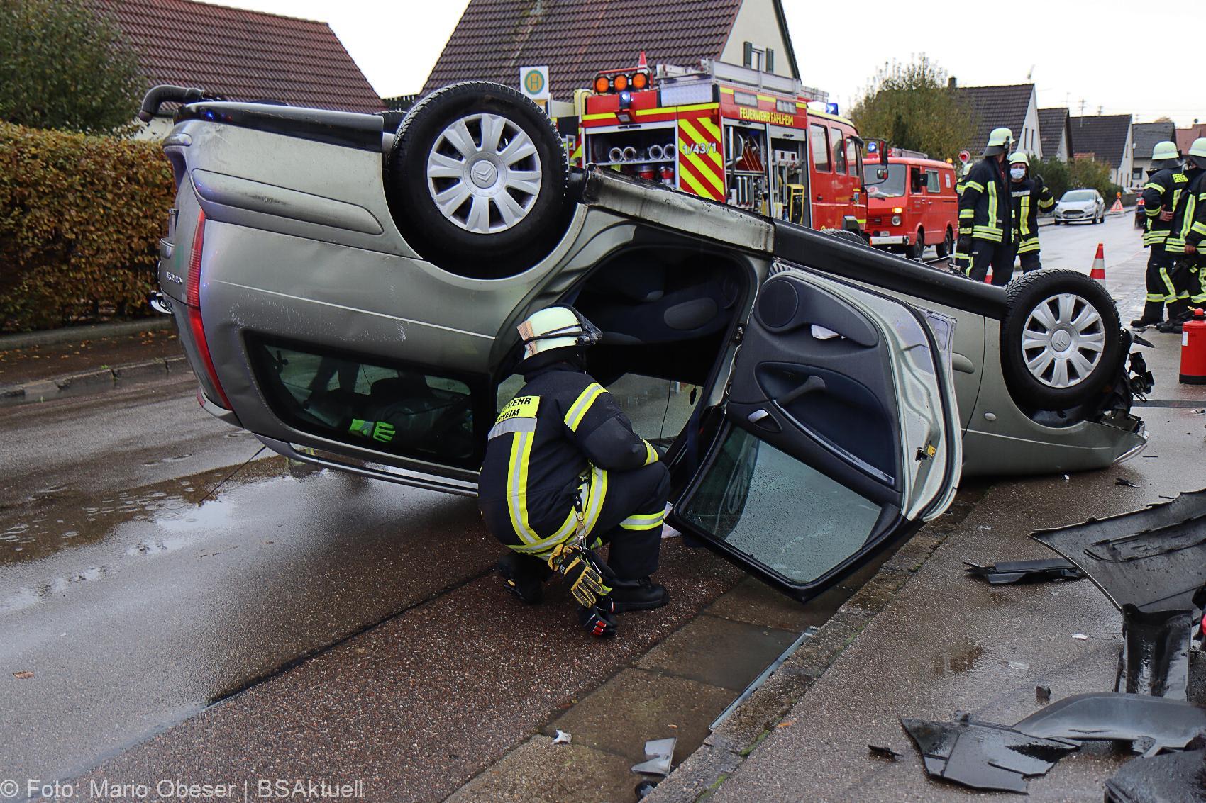 Unfall Echlishausen Pkw ueberschlagen 10