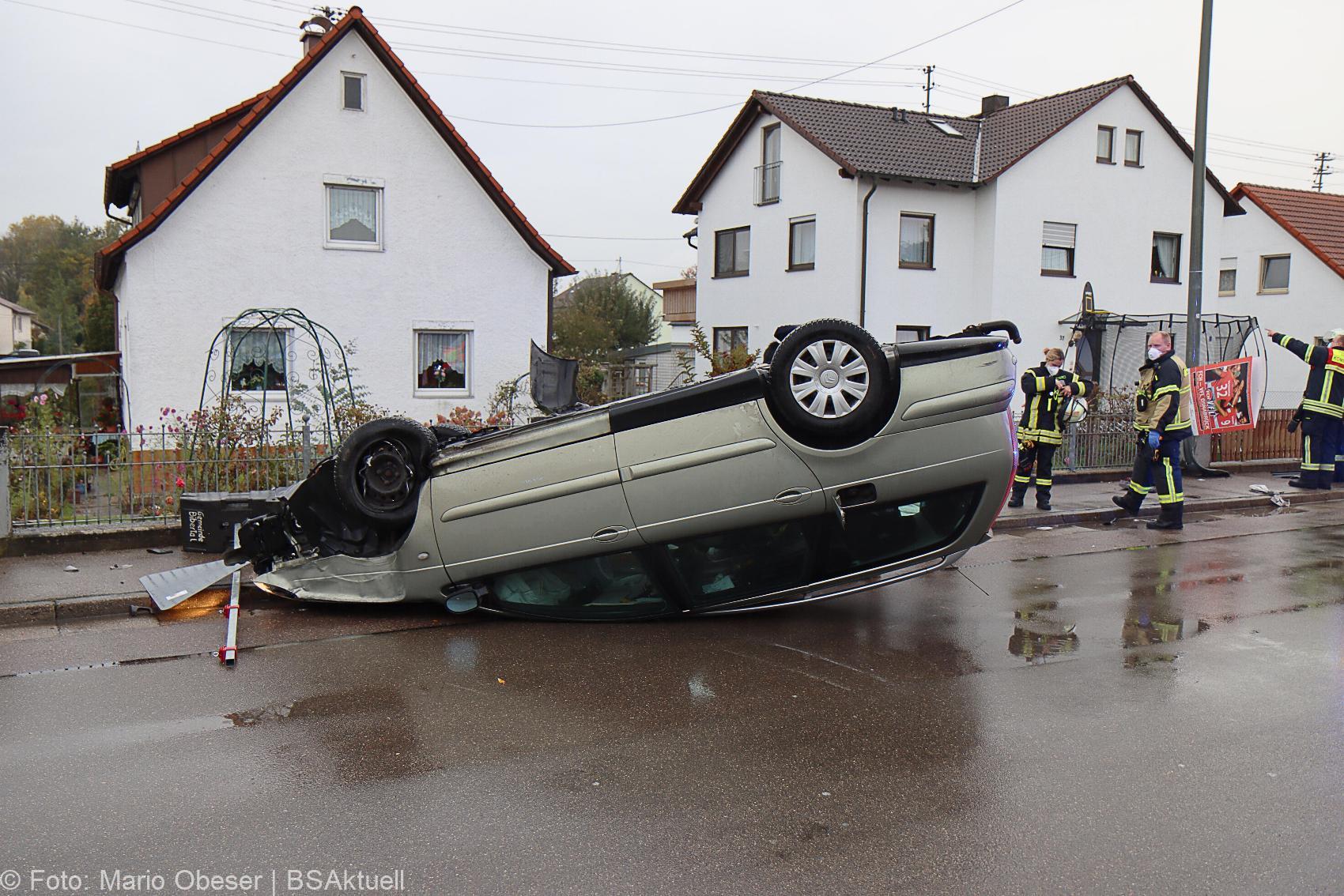 Unfall Echlishausen Pkw ueberschlagen 4