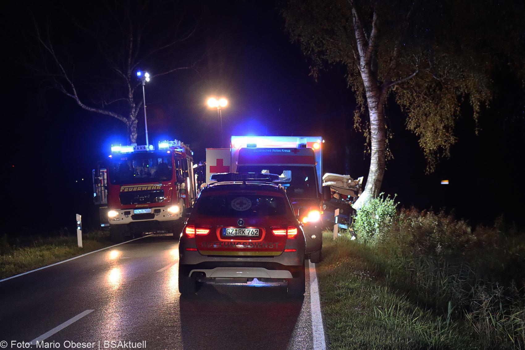 Unfall Jettingen Goldbach VW T3 gegen Baum 03102020 1