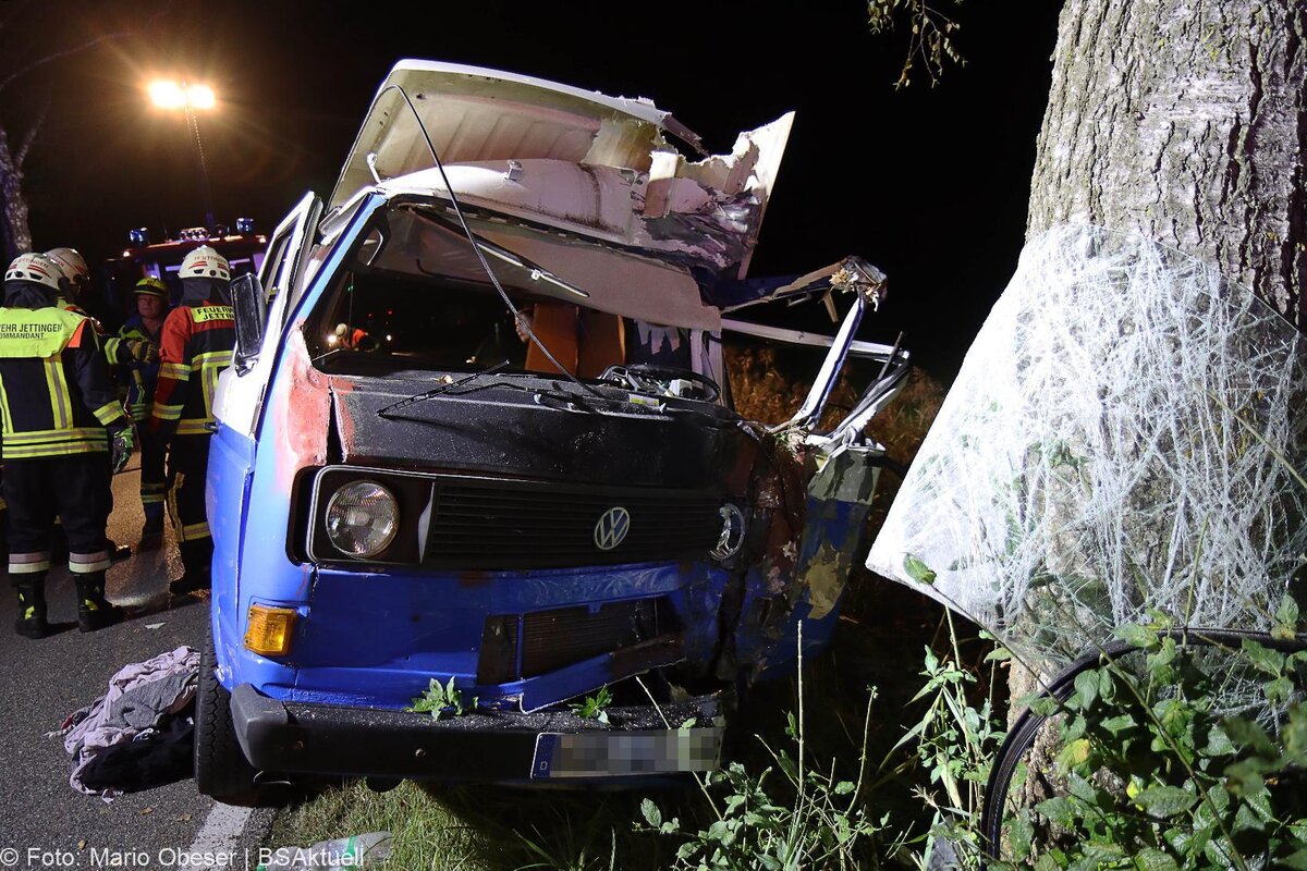 Unfall Jettingen Goldbach VW T3 gegen Baum 03102020 13