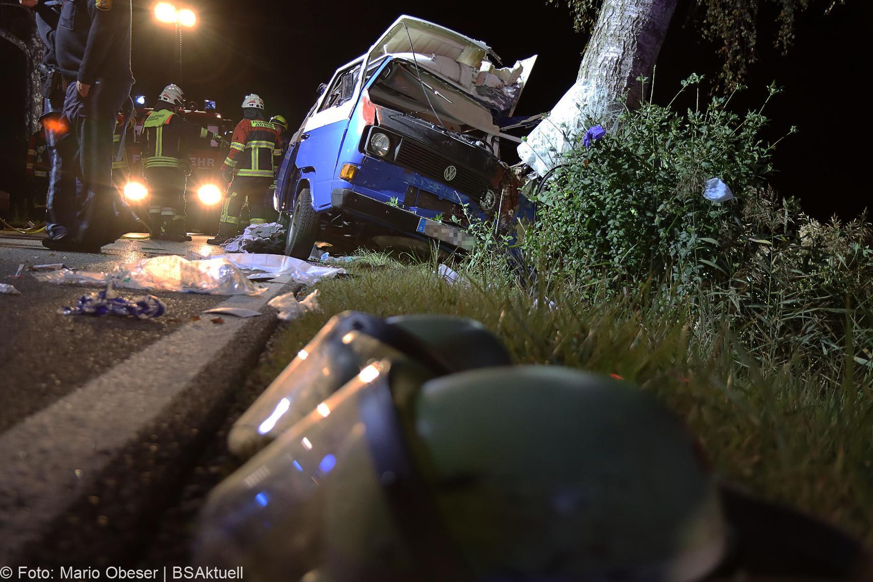 Unfall Jettingen Goldbach VW T3 gegen Baum 03102020 14