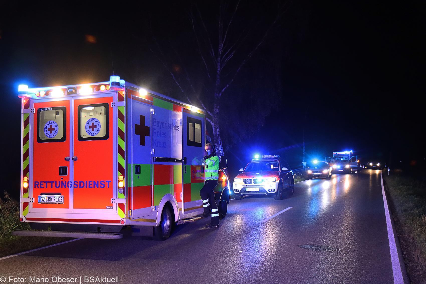 Unfall Jettingen Goldbach VW T3 gegen Baum 03102020 15