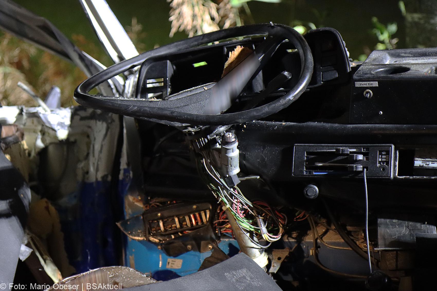 Unfall Jettingen Goldbach VW T3 gegen Baum 03102020 16